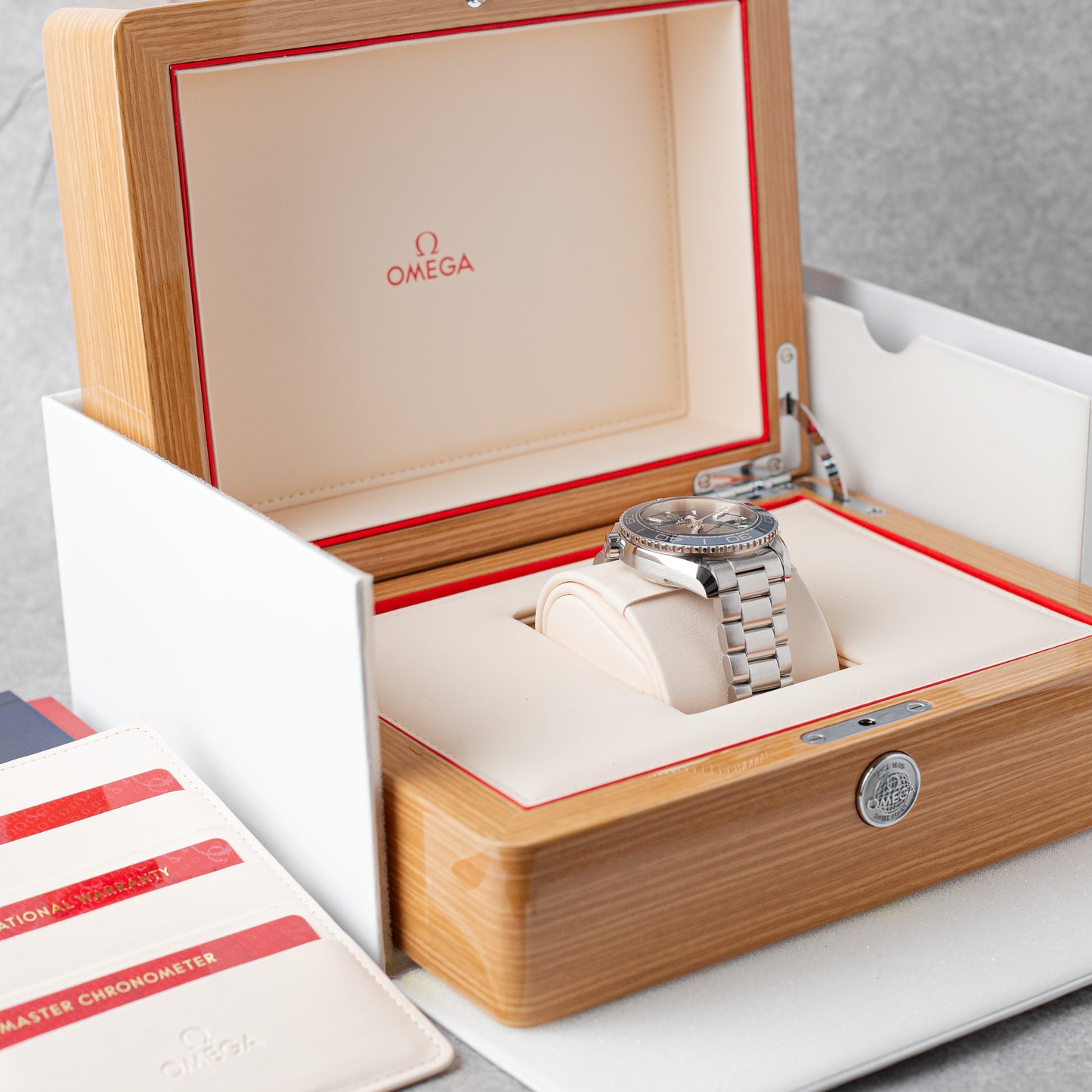 OMEGA SEAMASTER PLANET OCEAN REF: 215.30.44.21.03.001 (2025)