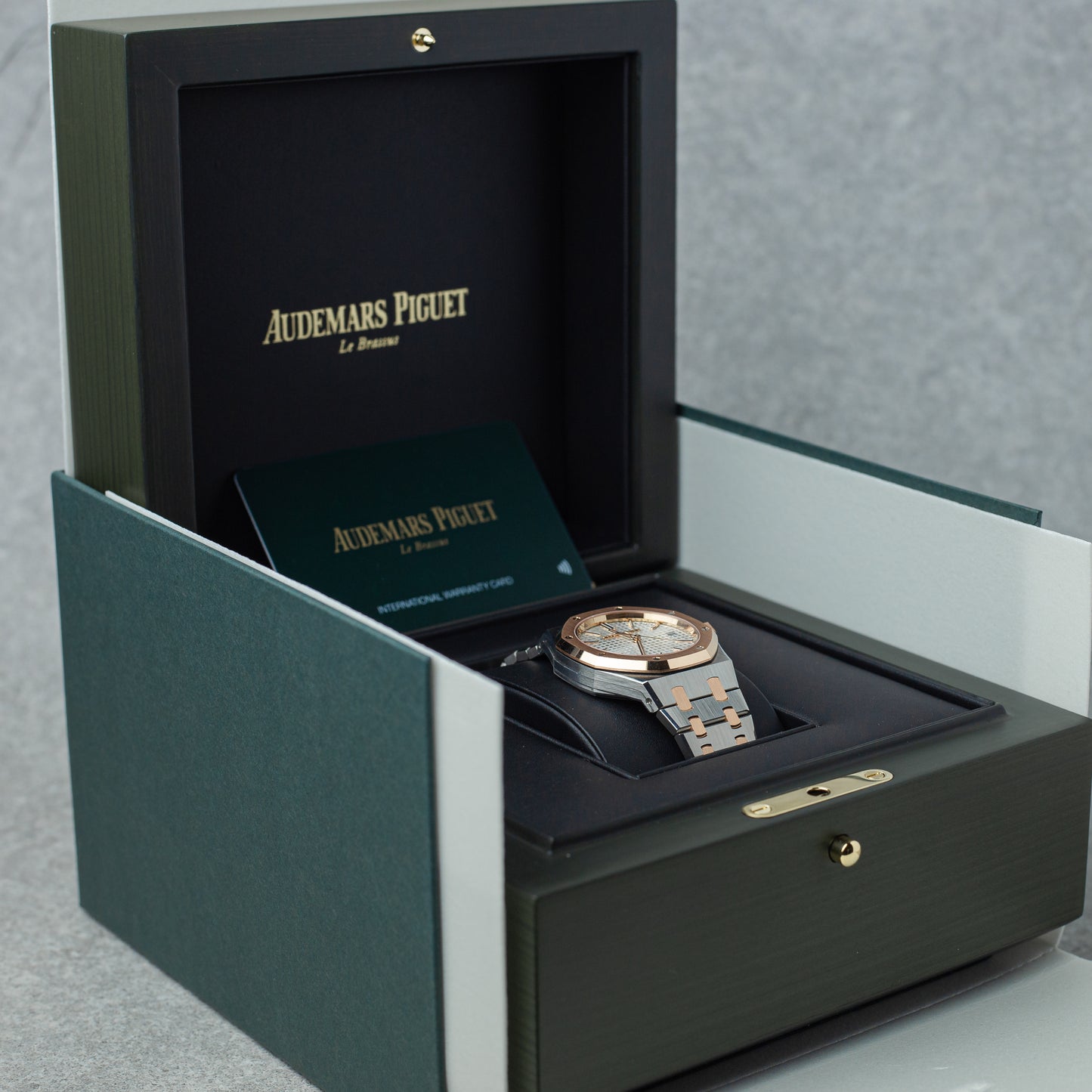 AUDEMARS PIGUET ROYAL OAK 37MM