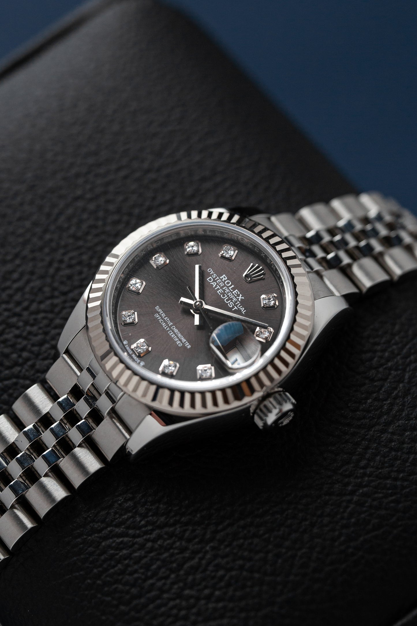 ROLEX LADY-DATEJUST 28 CINZA ESCURO REF: 279174