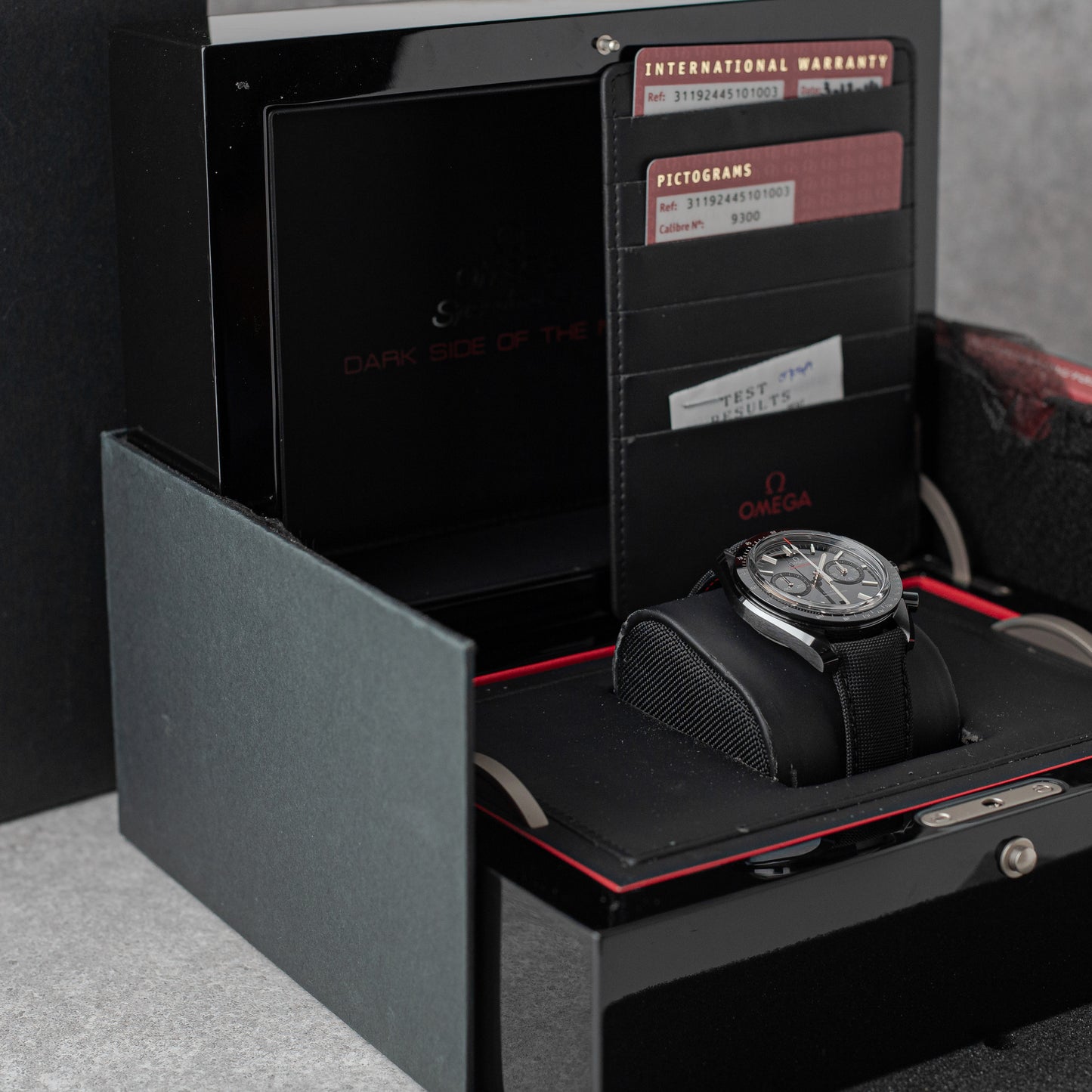 OMEGA SPEEDMASTER DARK SIDE OF THE MOON REF: 311.92.44.51.01.003