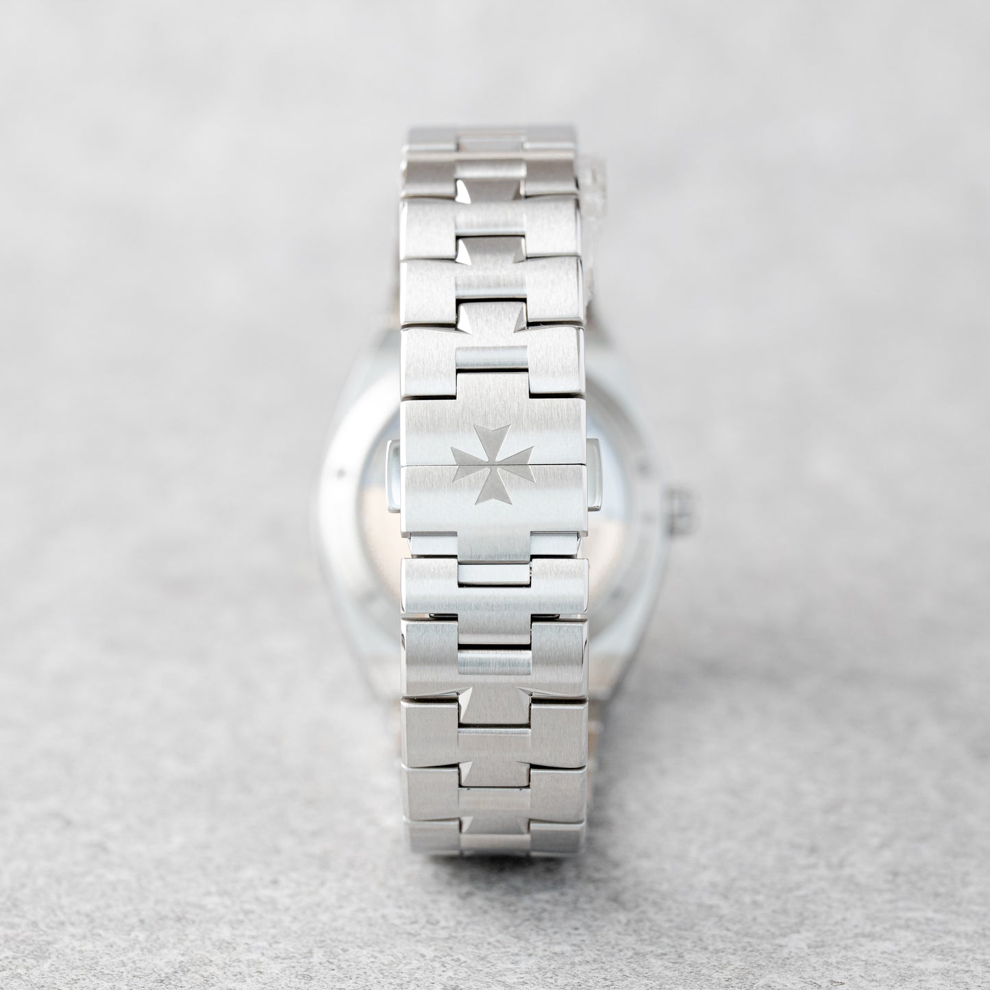 VACHERON CONSTANTIN OVERSEAS SILVER REF: 4520V/210A-B126