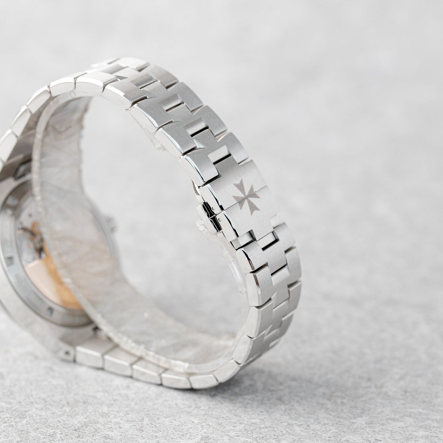 VACHERON CONSTANTIN OVERSEAS SILVER REF: 4520V/210A-B126