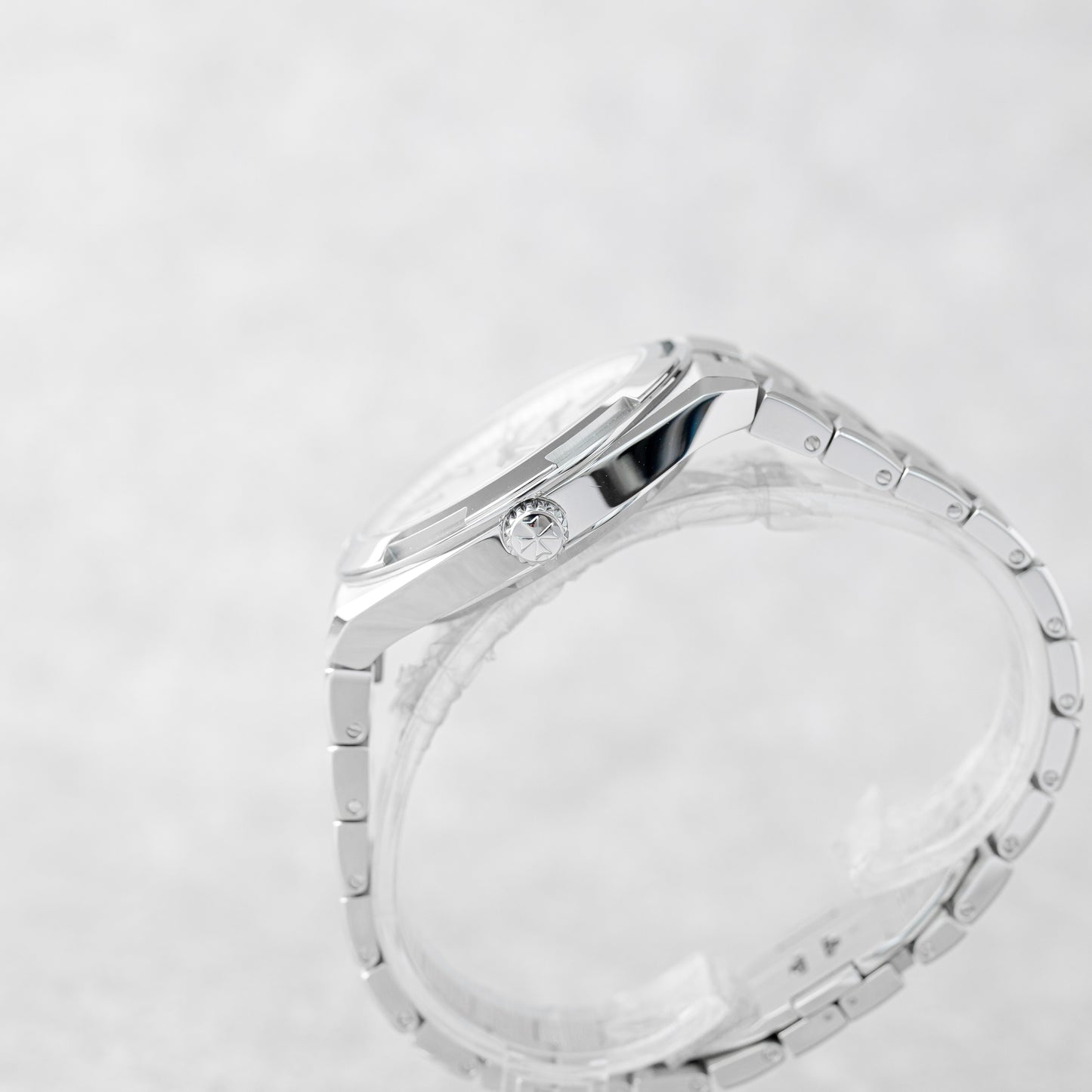 VACHERON CONSTANTIN OVERSEAS SILVER REF: 4520V/210A-B126