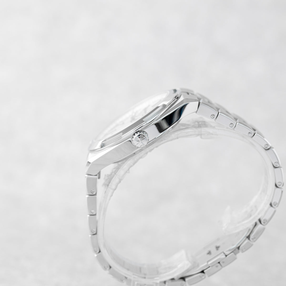 VACHERON CONSTANTIN OVERSEAS SILVER REF: 4520V/210A-B126