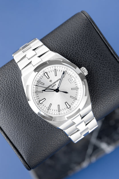 VACHERON CONSTANTIN OVERSEAS SILVER REF: 4520V/210A-B126