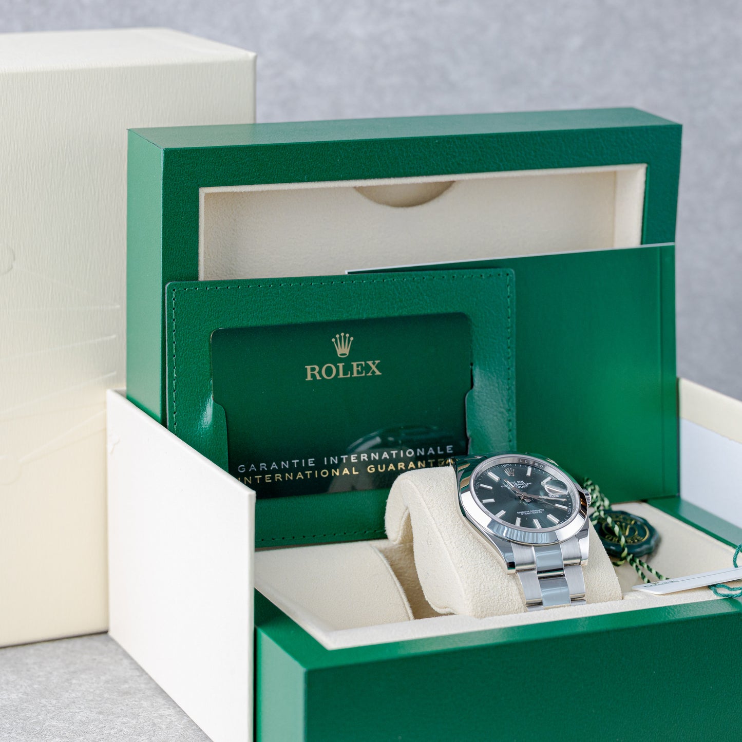 ROLEX DATEJUST 41 GREEN DIAL OYSTER REF: 126300