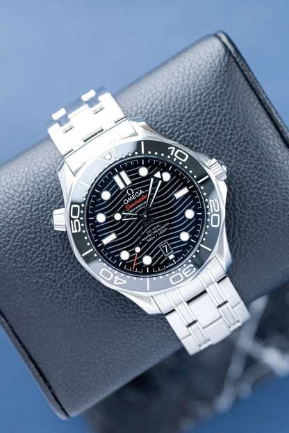 OMEGA SEAMASTER DIVER 300M BLACK DIAL REF: 210.30.42.20.01.001