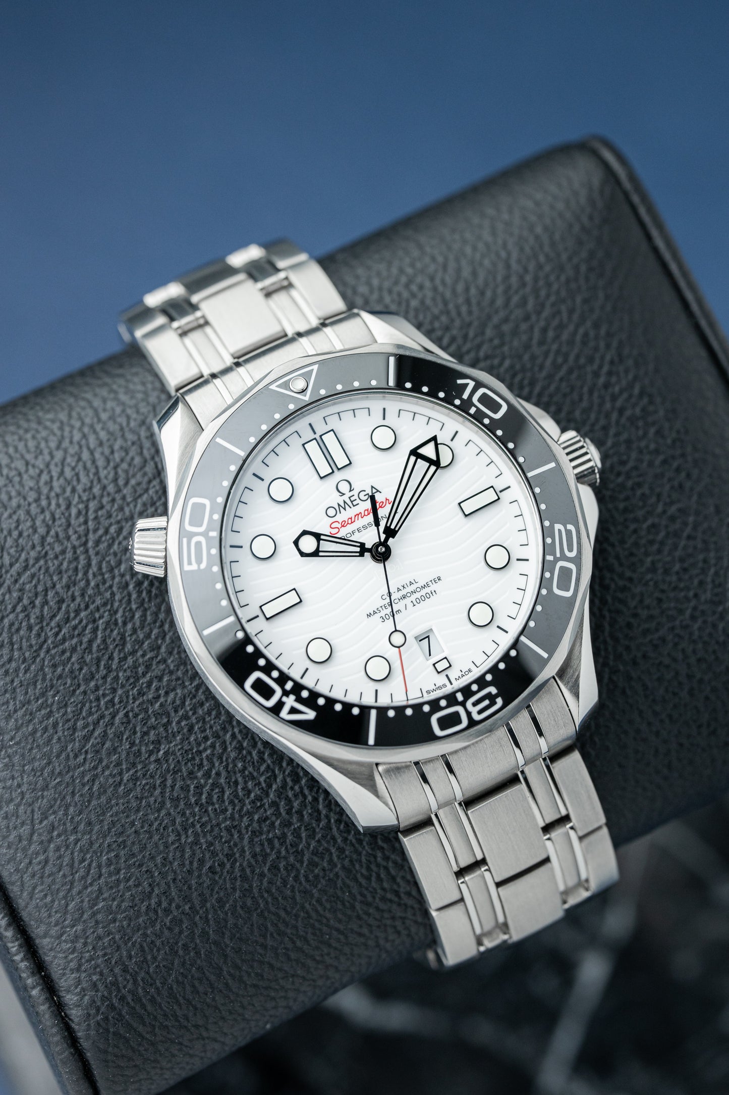 OMEGA SEAMASTER DIVER 300M WHITE DIAL REF: 210.30.42.20.04.001 (2024)