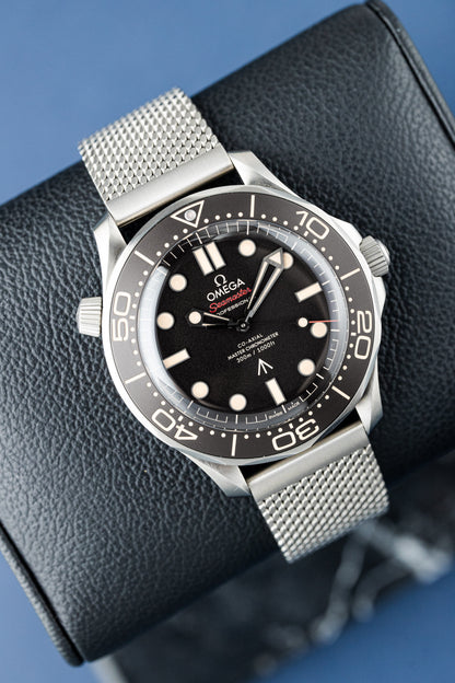 OMEGA SEAMASTER DIVER 300M 007 JAMES BOND REF: 210.90.42.20.01.001