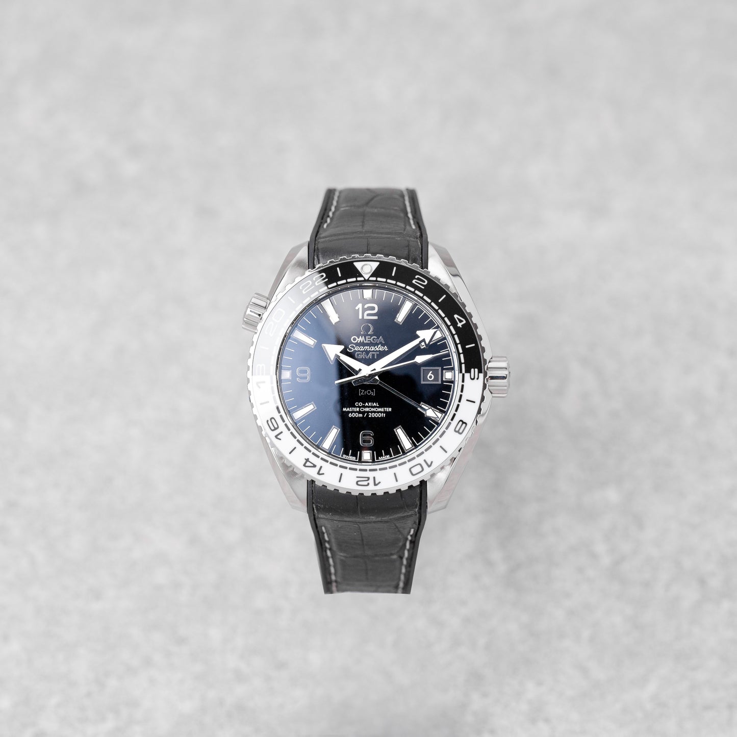 OMEGA SEAMASTER PLANET OCEAN GMT 'OREO' REF: 215.33.44.22.01.001 (2017)