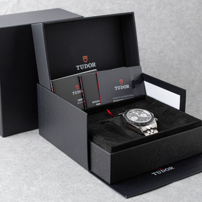 TUDOR BLACK BAY CHRONO "BLACK DIAL" REF: 79360N (2025)