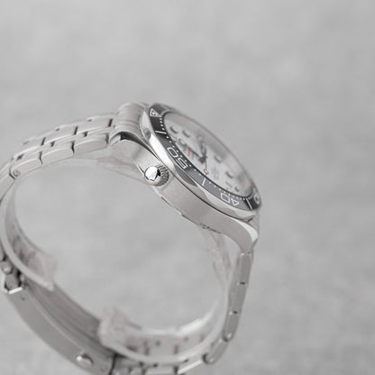 OMEGA SEAMASTER DIVER 300M WHITE DIAL REF: 210.30.42.20.04.001 (2024)