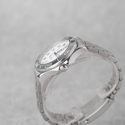 OMEGA SEAMASTER DIVER 300M WHITE DIAL REF: 210.30.42.20.04.001 (2024)