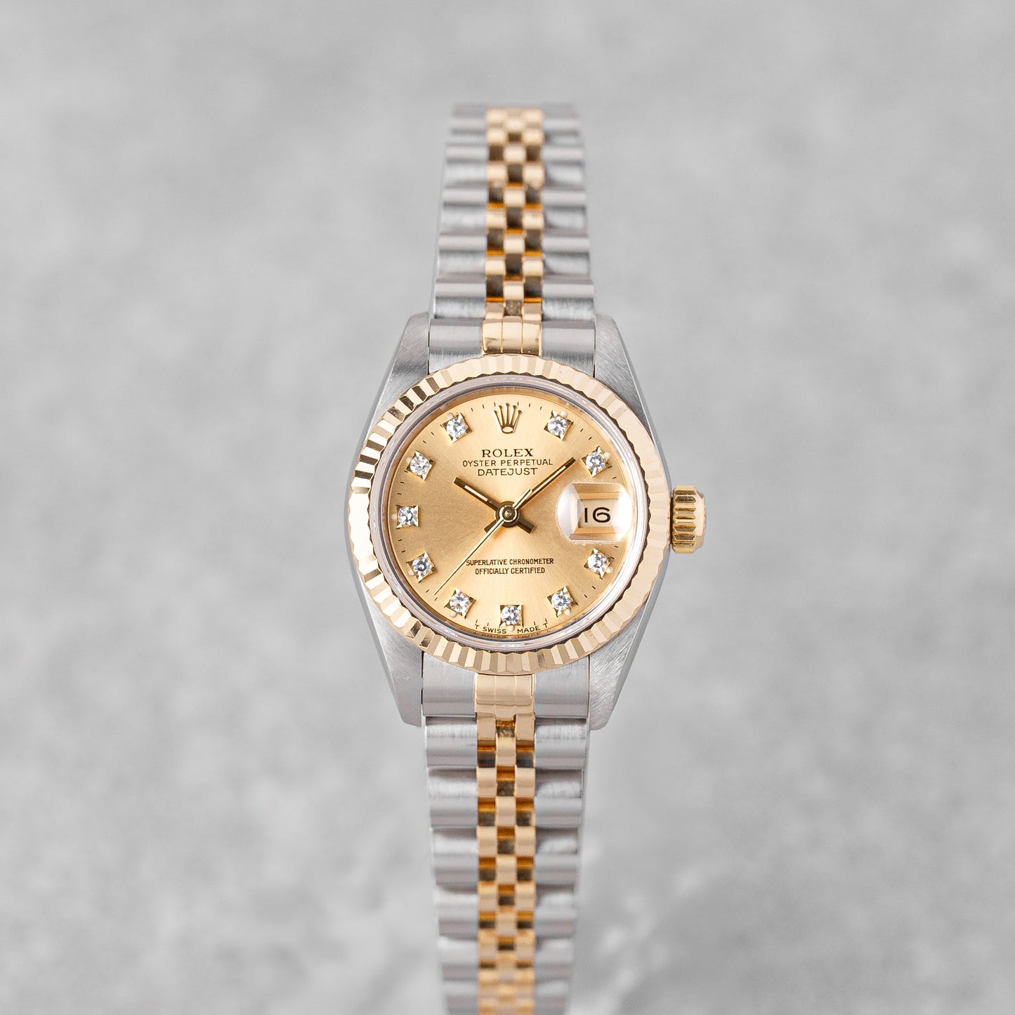 ROLEX LADY-DATEJUST 26 MOSTRADOR CHAMPANHE COM DIAMANTE REF: 69173 (1993)