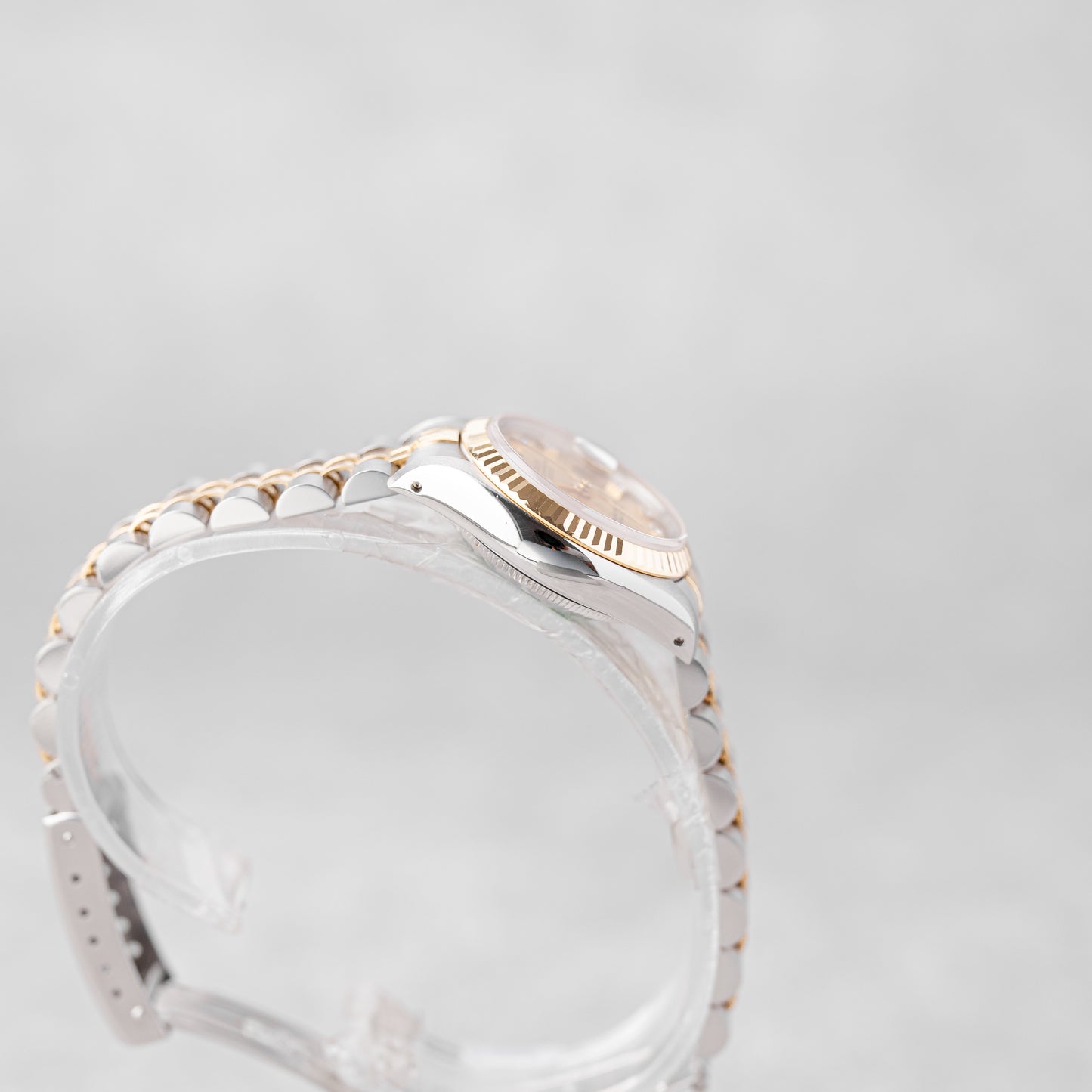 ROLEX LADY-DATEJUST 26 MOSTRADOR CHAMPANHE COM DIAMANTE REF: 69173 (1993)