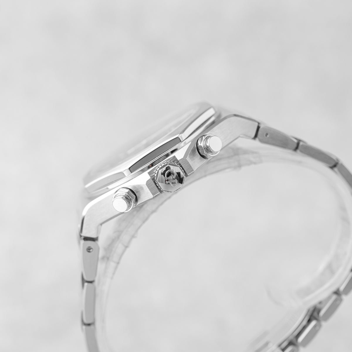 GIRARD-PERREGAUX LAUREATO CHRONOGRAPH BLUE REF: 81020-11-431-11A