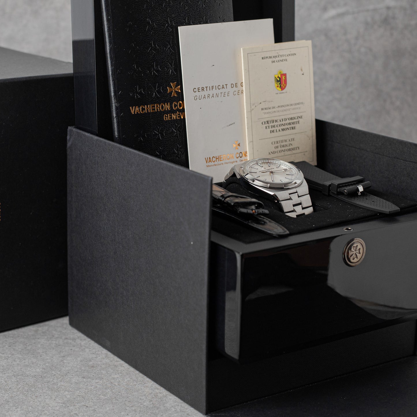 VACHERON CONSTANTIN OVERSEAS SILVER REF: 4500V/110A-B126 (2018)