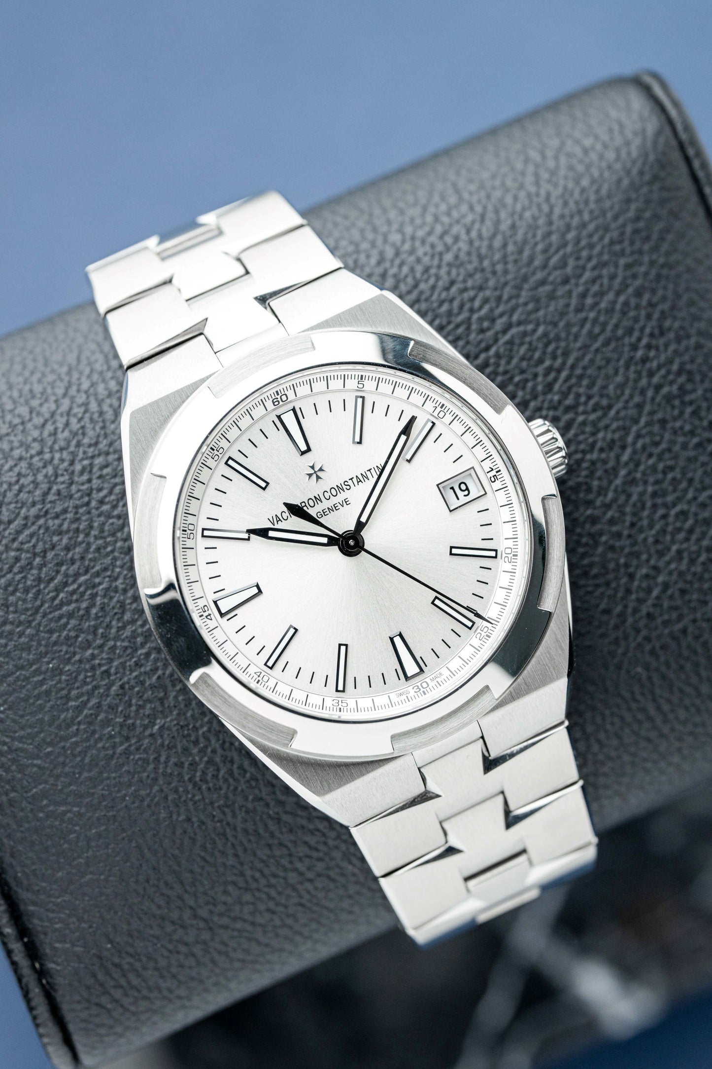 VACHERON CONSTANTIN OVERSEAS SILVER REF: 4500V/110A-B126 (2018)