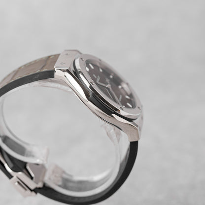 HUBLOT CLASSIC FUSION TITANIUM GREEN REF: 542.NX.8970.LR (2025)