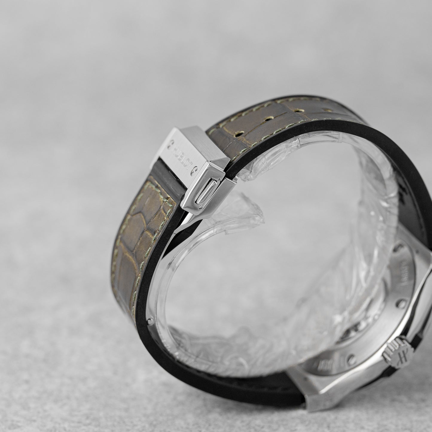 HUBLOT CLASSIC FUSION TITANIUM GREEN REF: 542.NX.8970.LR (2025)