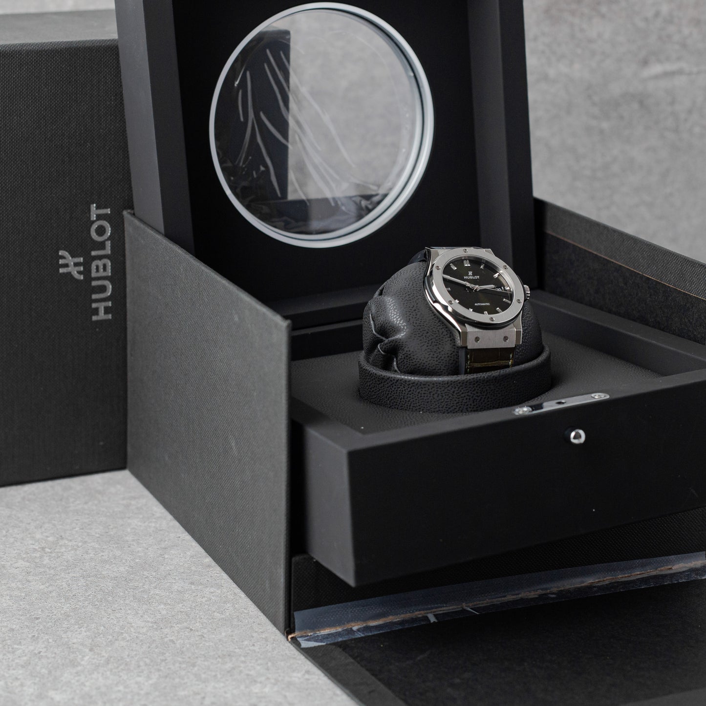 HUBLOT CLASSIC FUSION TITANIUM GREEN REF: 542.NX.8970.LR (2025)