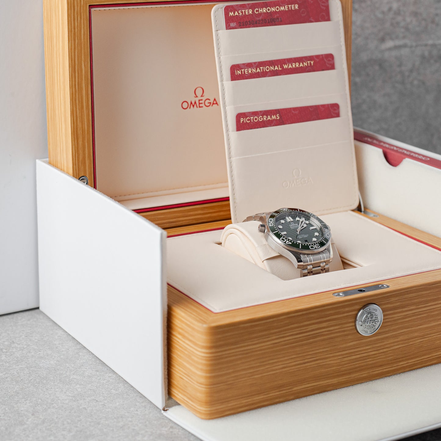 OMEGA SEAMASTER DIVER 300M GREEN DIAL REF: 210.30.42.20.10.001 (2023)