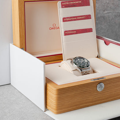 OMEGA SEAMASTER DIVER 300M GREEN DIAL REF: 210.30.42.20.10.001 (2023)