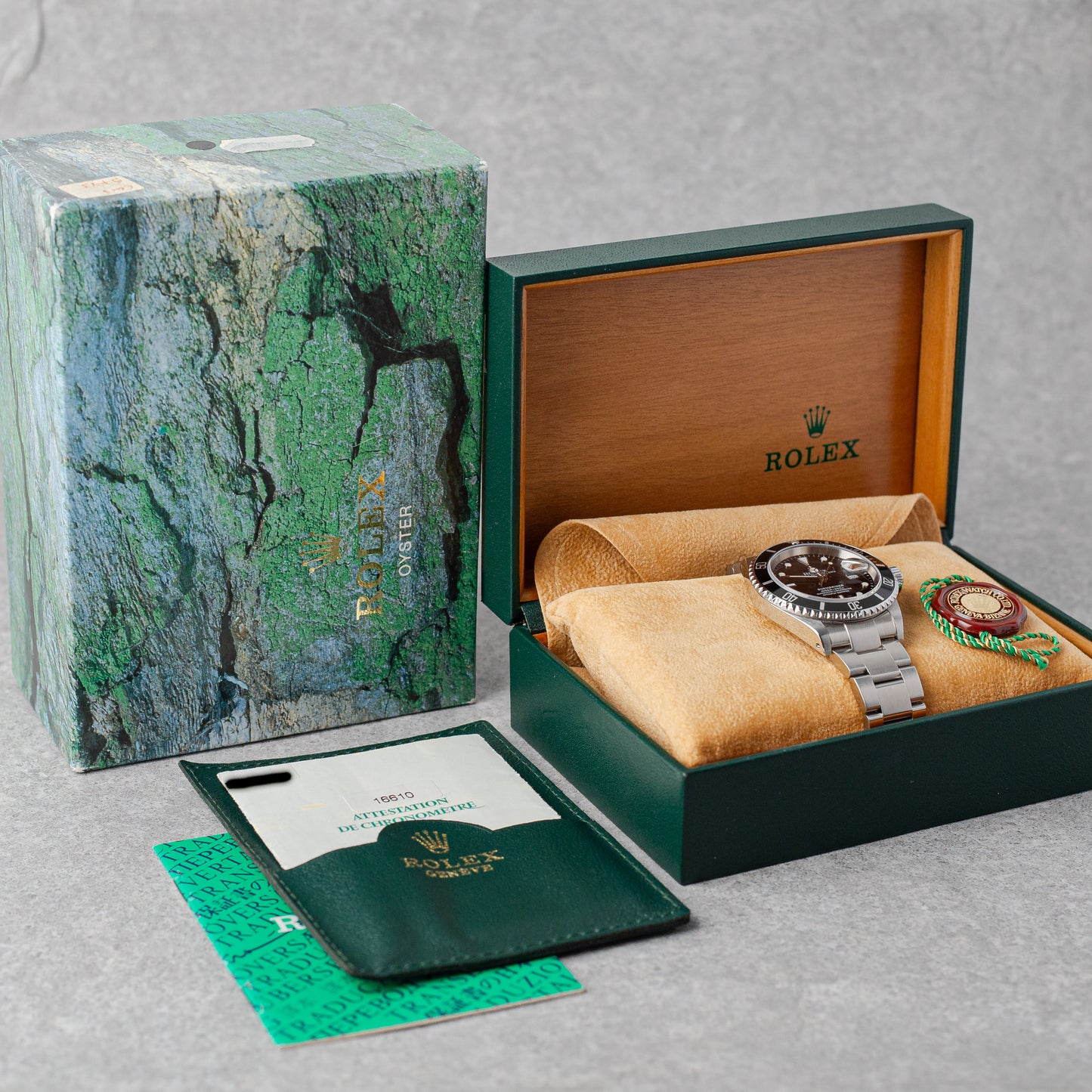 ROLEX SUBMARINER DATA REF: 16610 (2002)