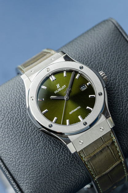 HUBLOT CLASSIC FUSION TITANIUM GREEN REF: 542.NX.8970.LR (2025)